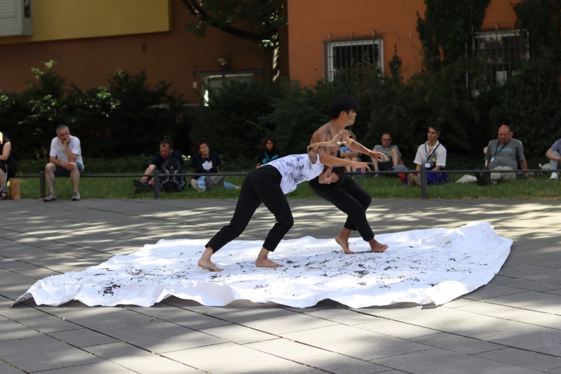 「微光製造《捺撇》受邀參加2022年Tanzkongress德國舞蹈大會」演出照片：2022/06/17演出現場（Rima Pipoyan）